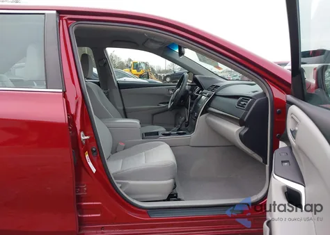 2016 Toyota Camry Le z USA, uszkodzony, nr VIN 4T1BF1FKXGU524163